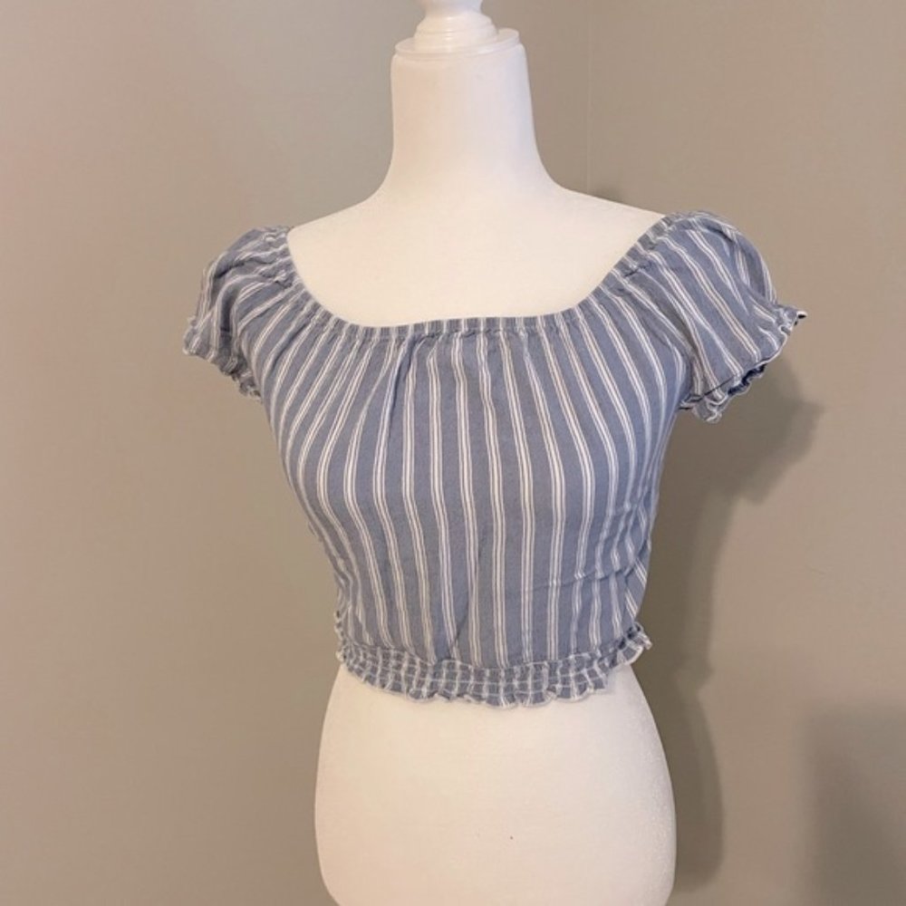 Juniors Hollister crop top